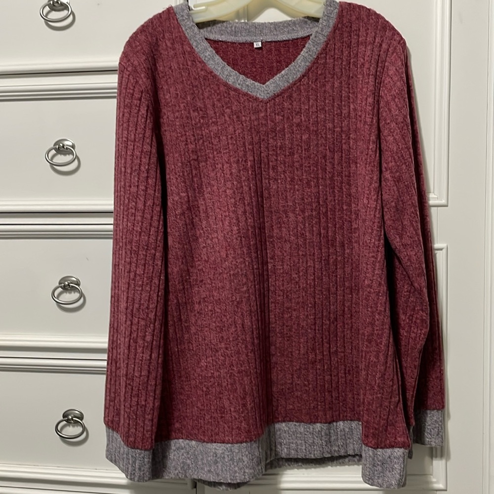 Women’s Sweater Top Size XL